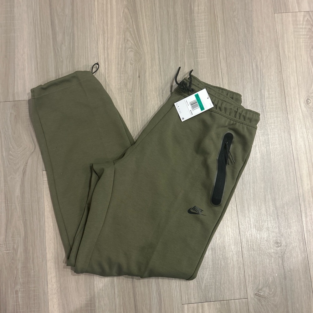 Men’s large Nike Tech Fleece